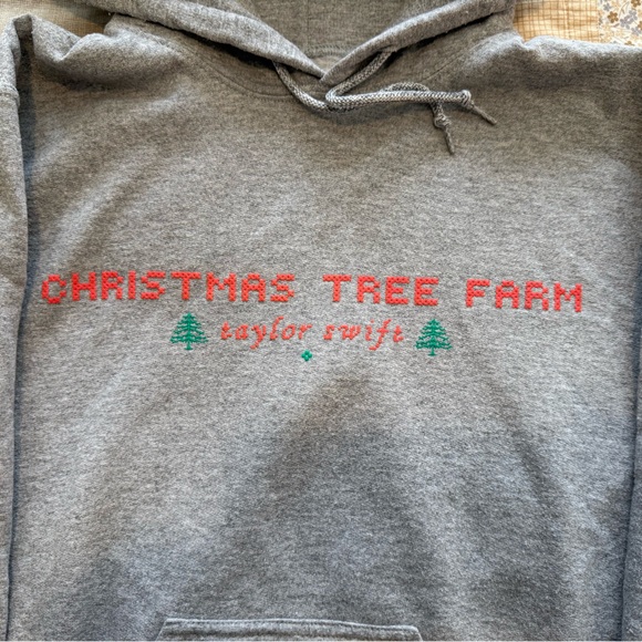 Taylor Swift Gray Christmas Tree Farm Hoodie SZ Small - Picture 4 of 6